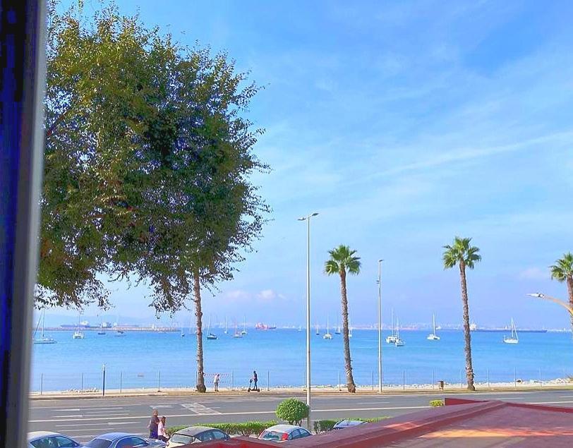 Practico A 5 Min Andando De Gibraltar Y El Centro, Frente Al Mar Appartement *