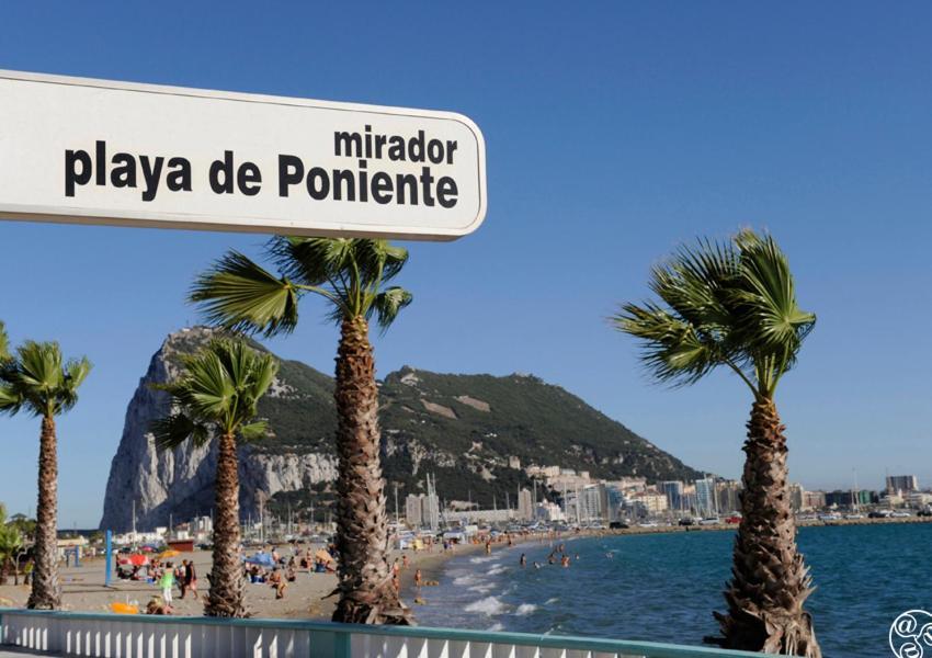 Practico A 5 Min Andando De Gibraltar Y El Centro, Frente Al Mar *