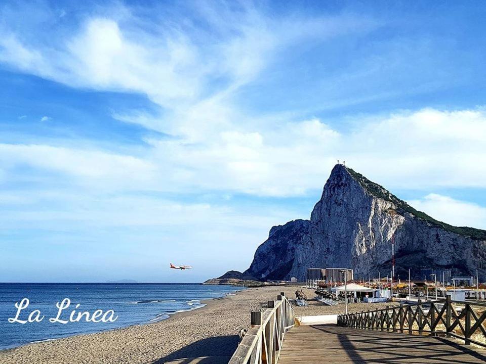 Practico A 5 Min Andando De Gibraltar Y El Centro, Frente Al Mar La Línea de la Concepción